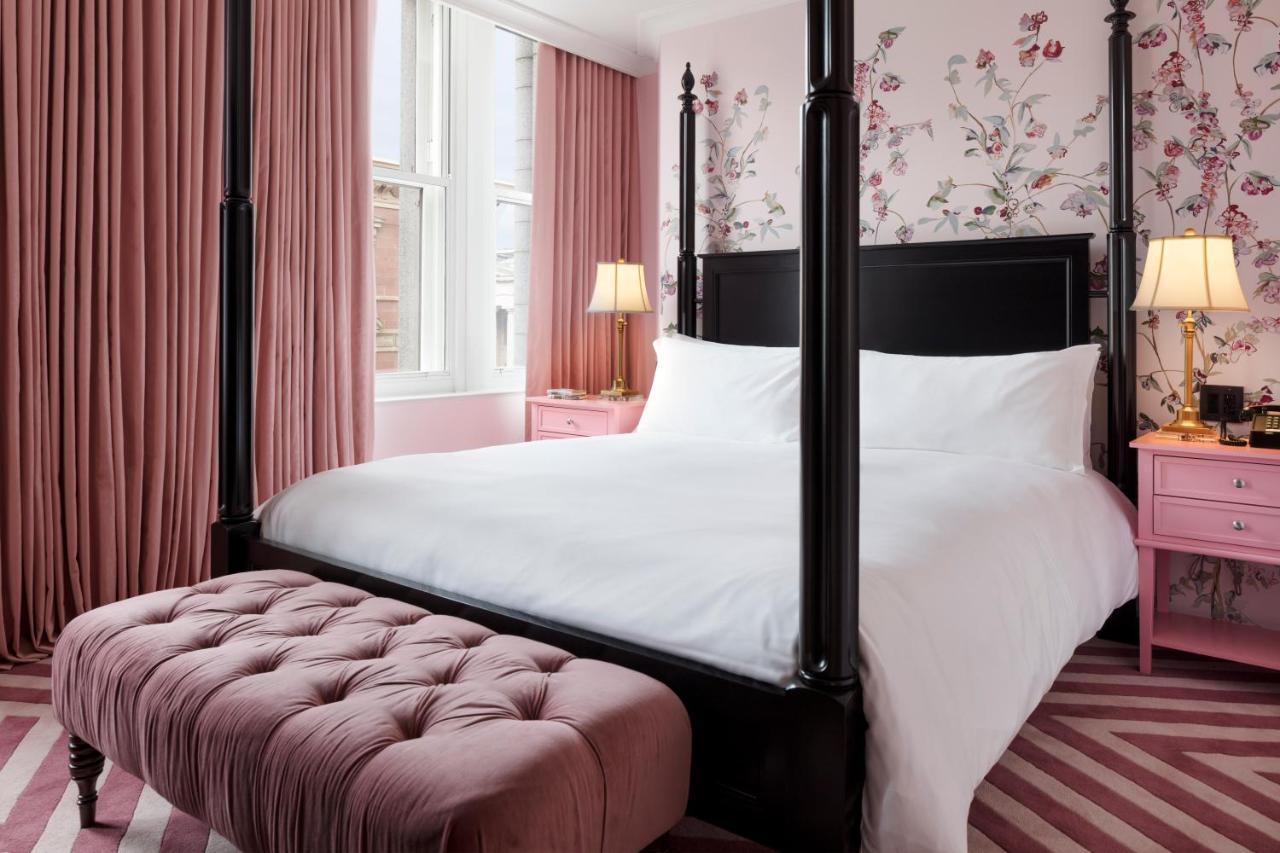 Riggs Washington Dc Hotel Luaran gambar A bedroom at The Carlyle
