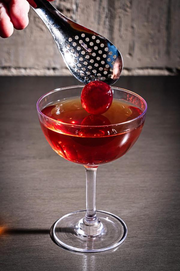 Riggs Washington Dc Hotel Luaran gambar A Manhattan cocktail
