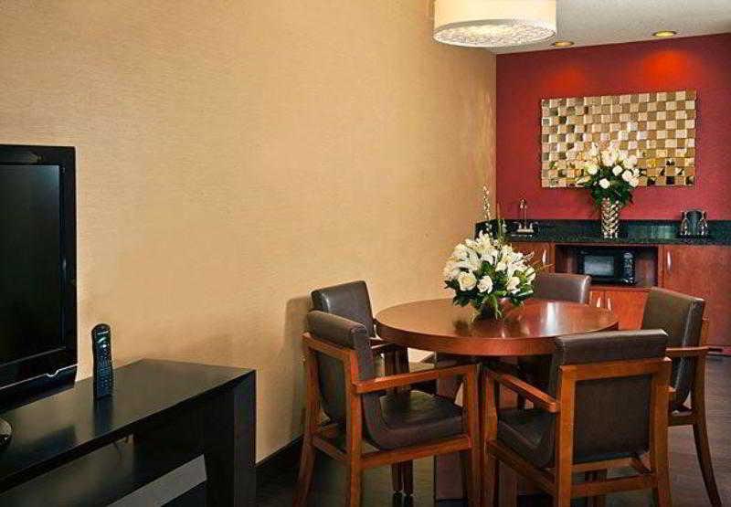 Riggs Washington Dc Hotel Luaran gambar A living room in a typical suite at the hotel