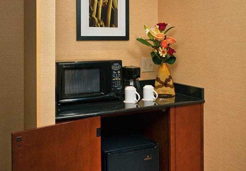 Riggs Washington Dc Hotel Luaran gambar A wet bar in a hotel room